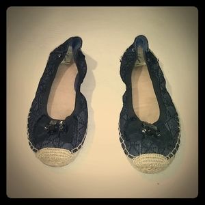 Vera Wang Blue Woven Bow Flats